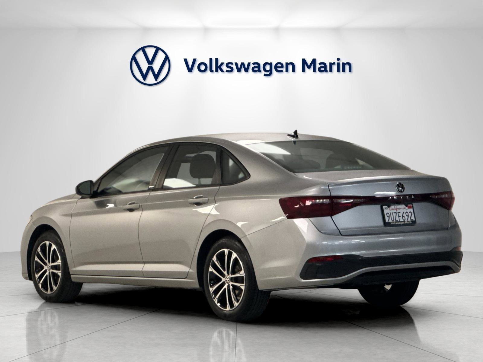 Used 2025 Volkswagen Jetta Sport image 3
