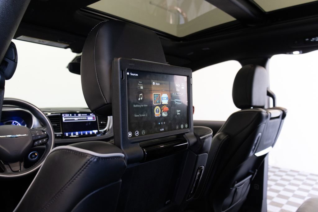 Used 2021 Chrysler Pacifica Limited w/ Uconnect Theater Family Group FWD image 24
