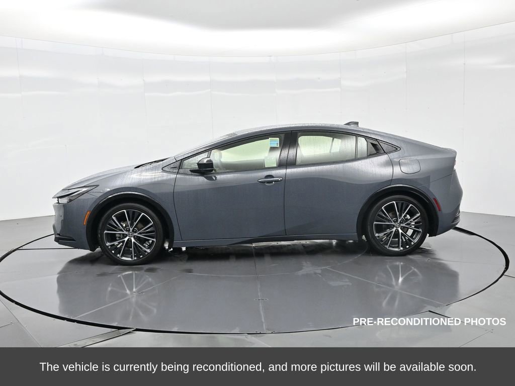 Used 2025 Toyota Prius XLE image 10