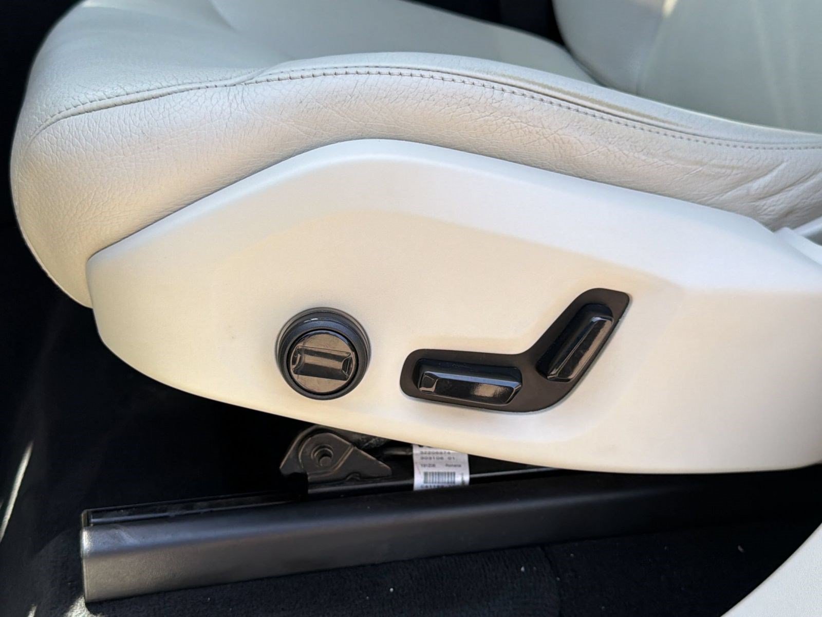 Used 2020 Volvo XC90 T5 Momentum w/ Protection Package Premier FWD image 14