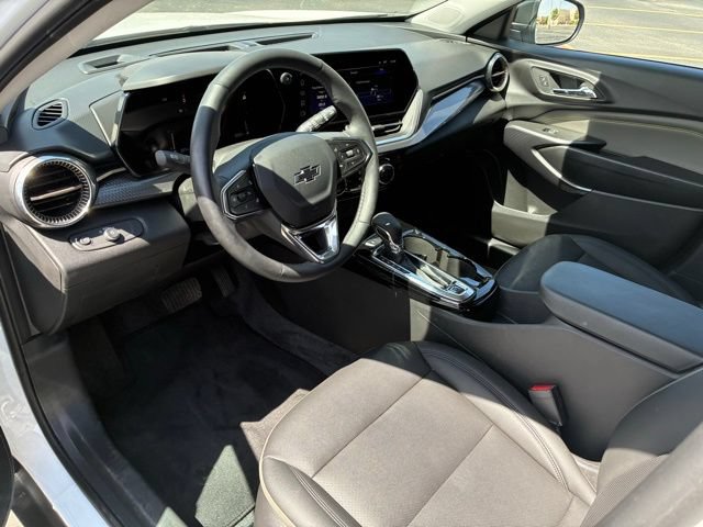 Used 2025 Chevrolet Trax ACTIV FWD image 13