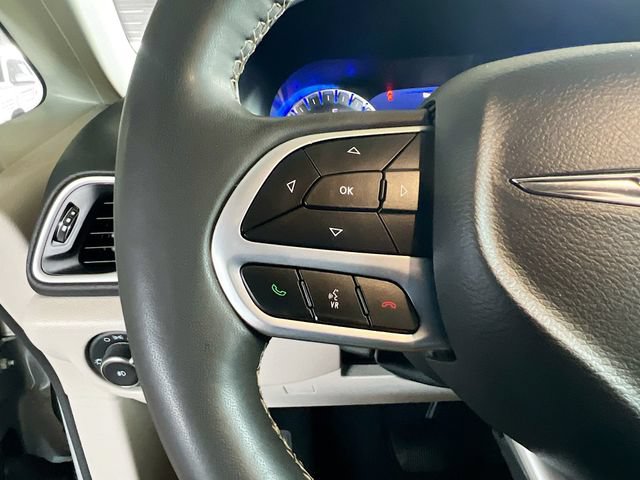 Used 2024 Chrysler Pacifica Touring-L FWD image 17