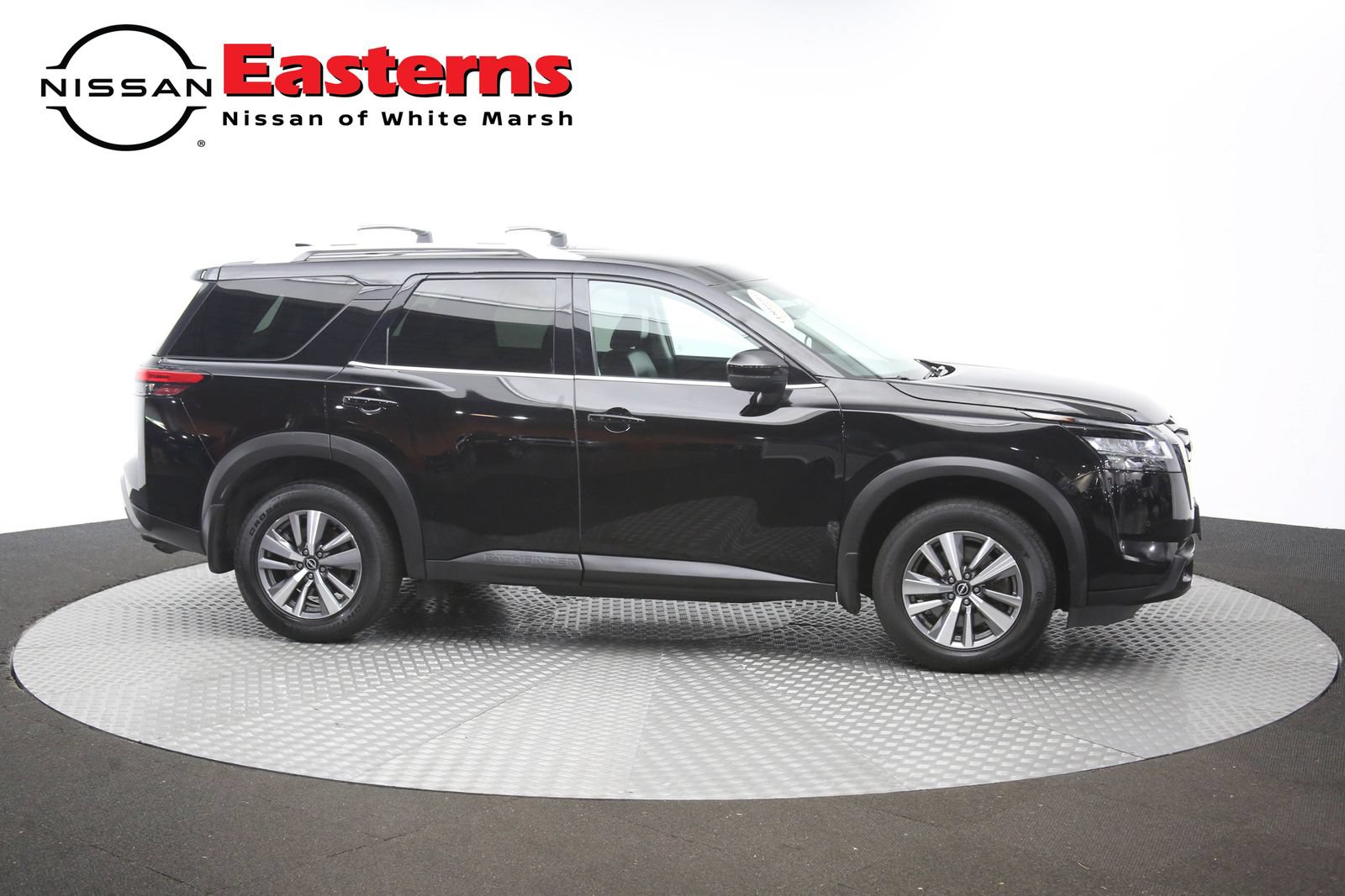 Used 2023 Nissan Pathfinder SL AWD/4WD image 46