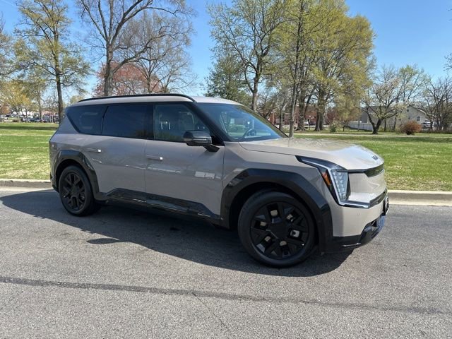 Certified 2026 Kia EV9 Land w/ Nightfall Edition Package image 2