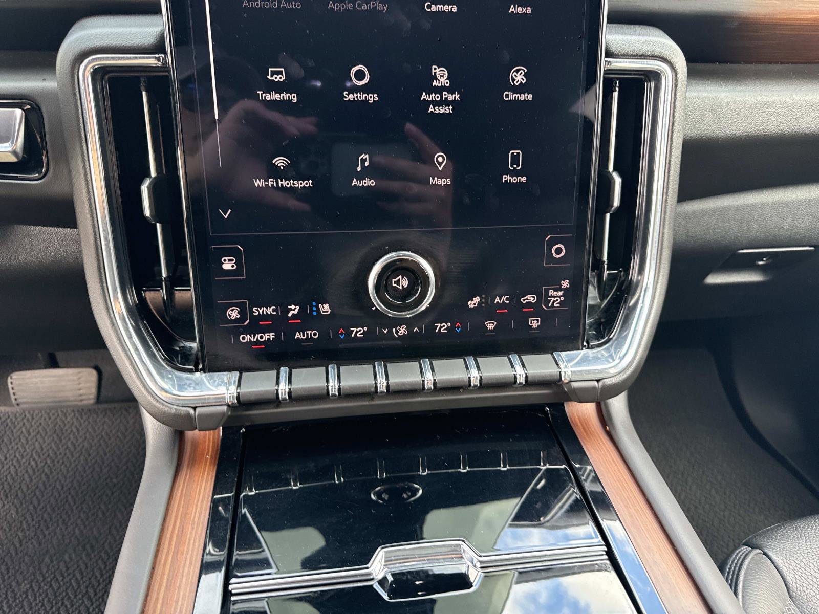 Used 2025 GMC Yukon XL Denali image 27