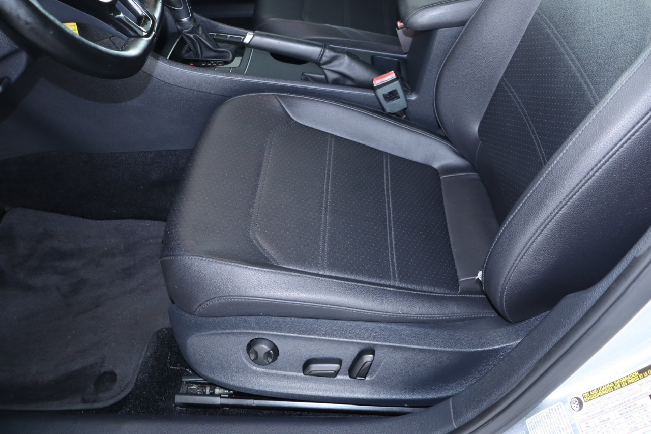 Used 2017 Volkswagen Passat 1.8T R-Line image 13