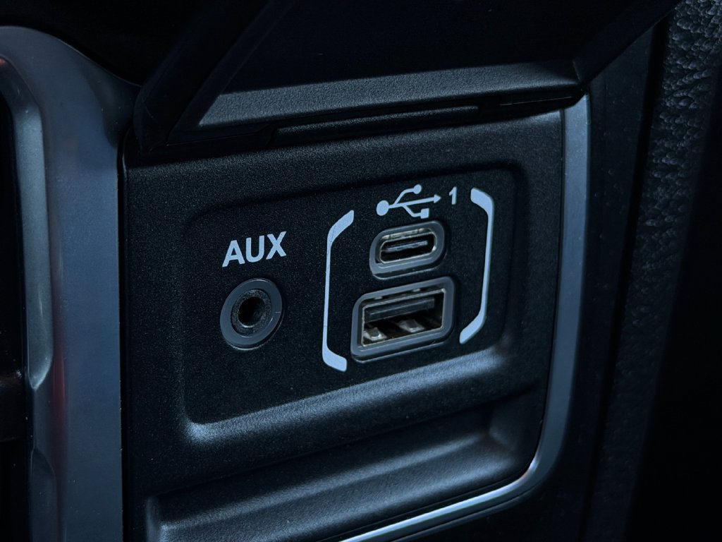 Used 2025 Jeep Gladiator Mojave AWD/4WD image 14