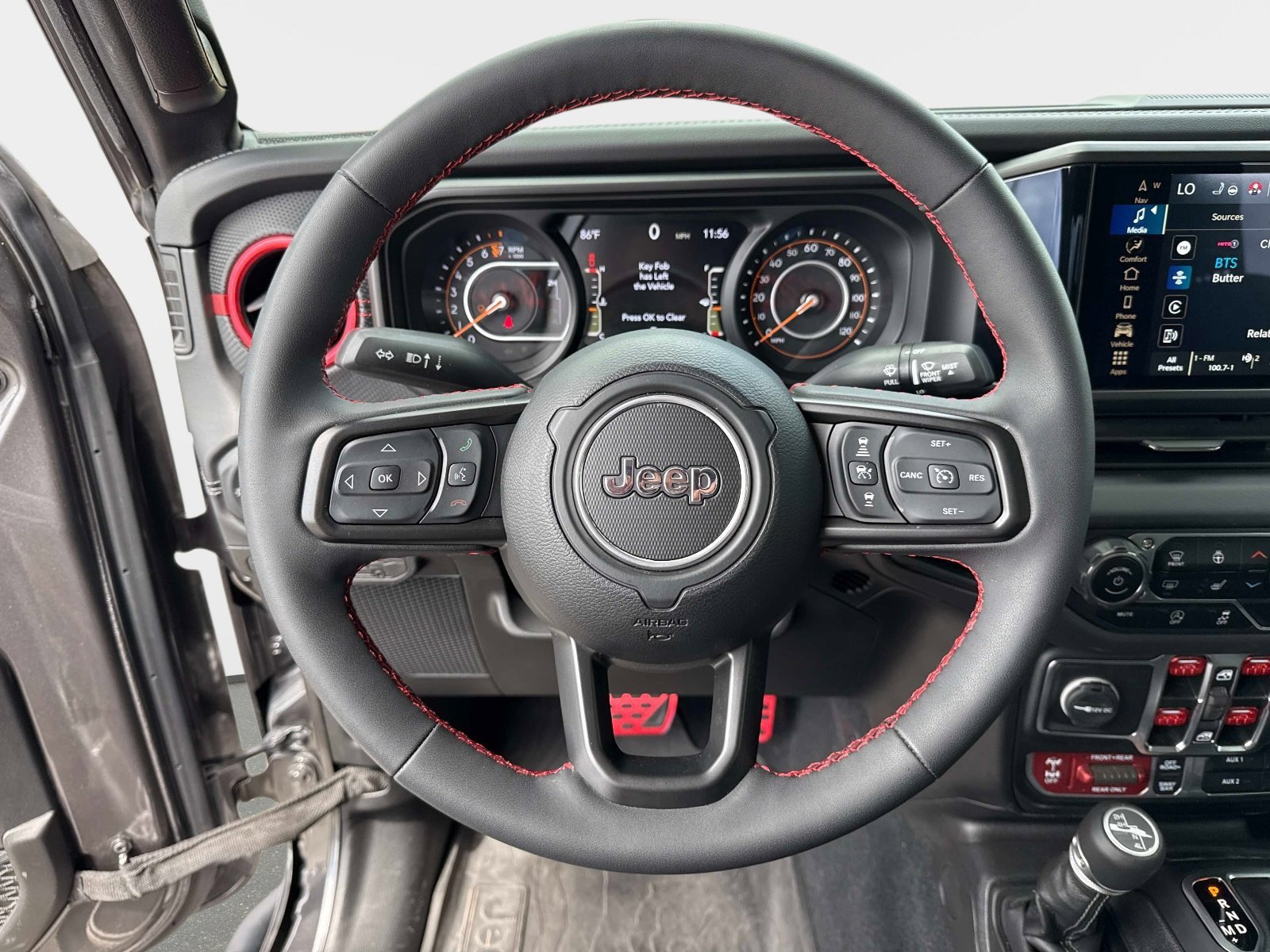Used 2024 Jeep Gladiator Rubicon w/ Technology Group AWD/4WD image 27