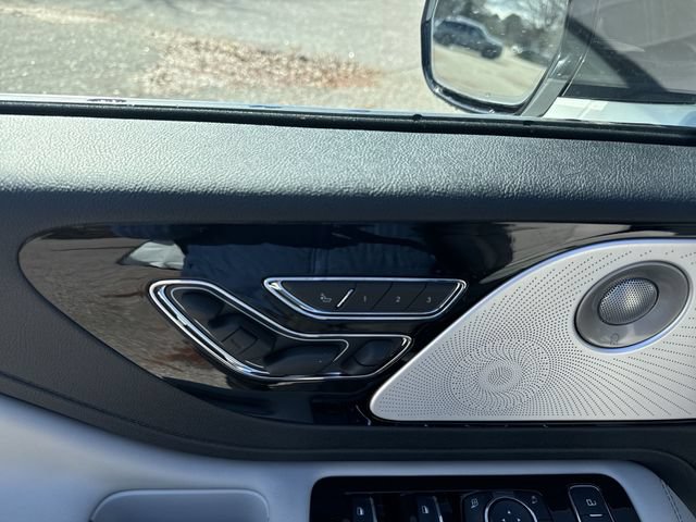 New 2026 Lincoln Aviator Reserve w/ Luxury Package RWD image 12