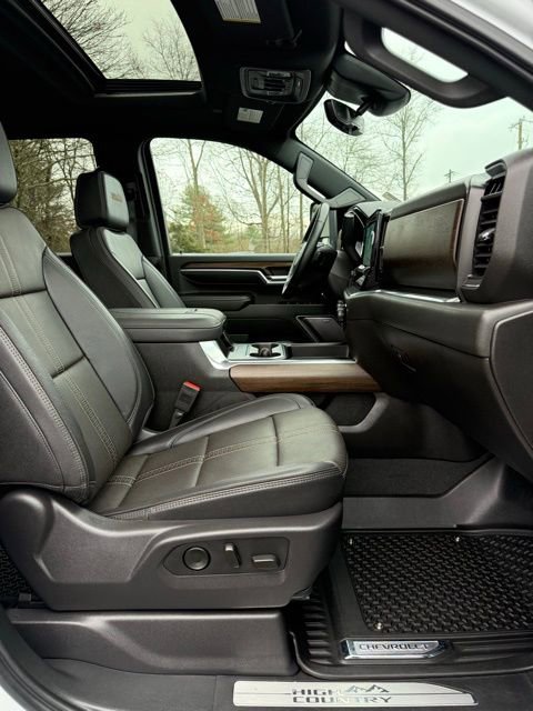 Used 2025 Chevrolet Silverado 2500 High Country w/ Technology Package image 16