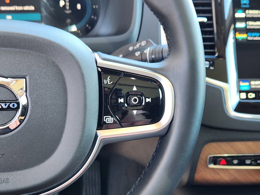 New 2025 Volvo XC90 B5 Plus w/ Protection Package Premier image 9