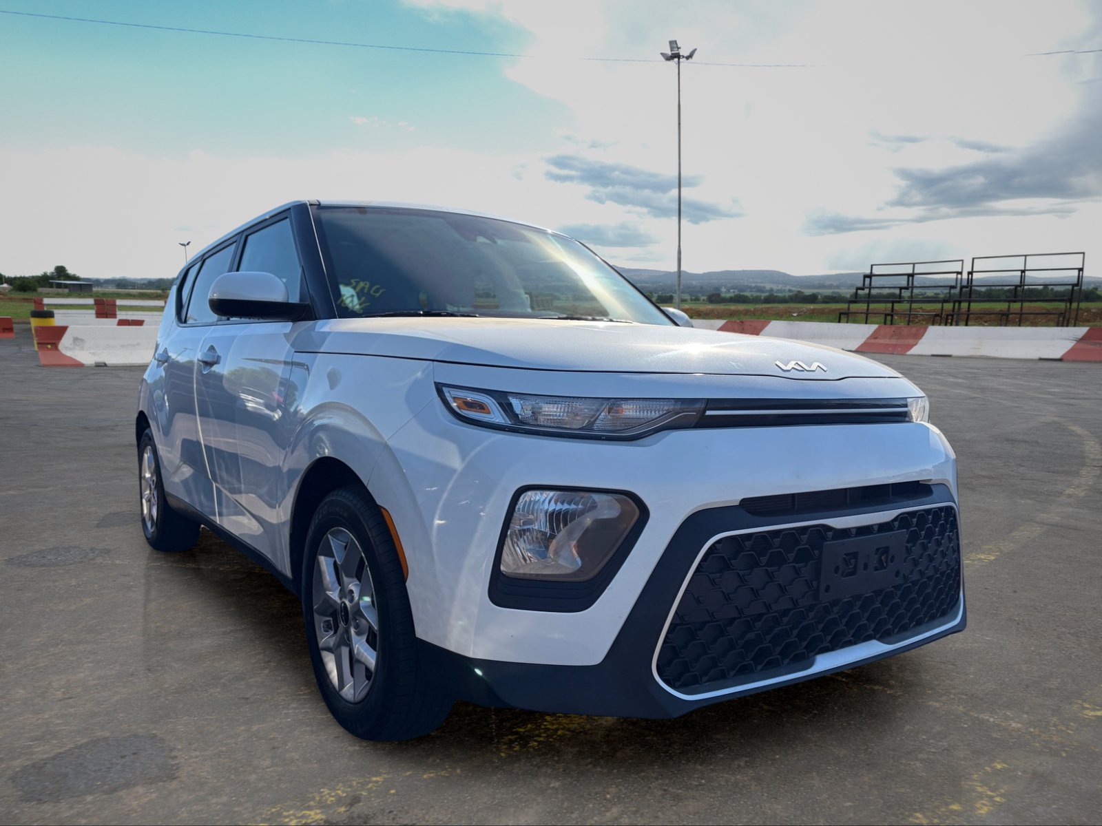 Used 2022 Kia Soul LX w/ Technology Package FWD image 2