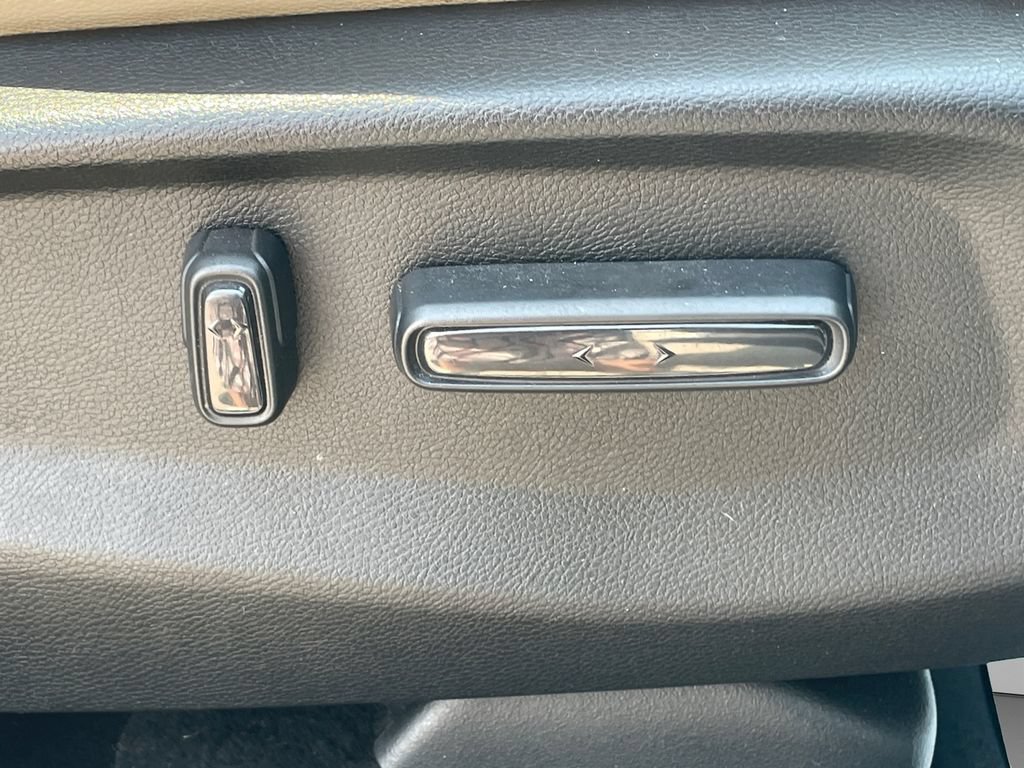 Used 2021 Honda CR-V Touring image 12