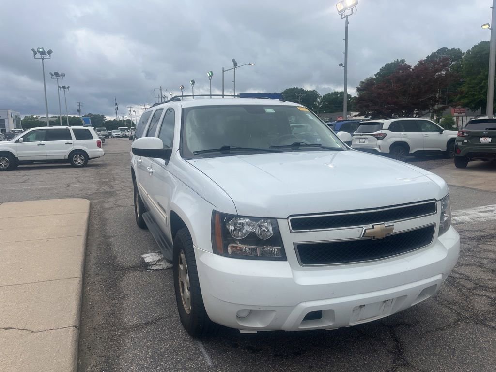 Used 2011 Chevrolet Suburban LS RWD image 2