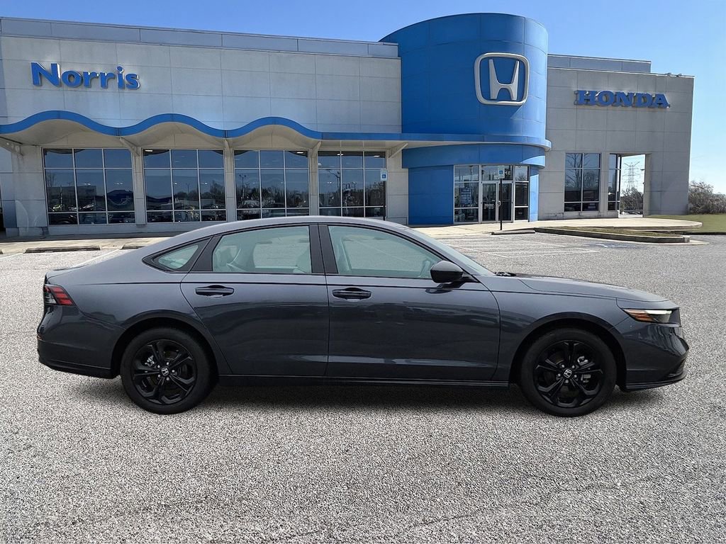 Certified 2025 Honda Accord SE image 5