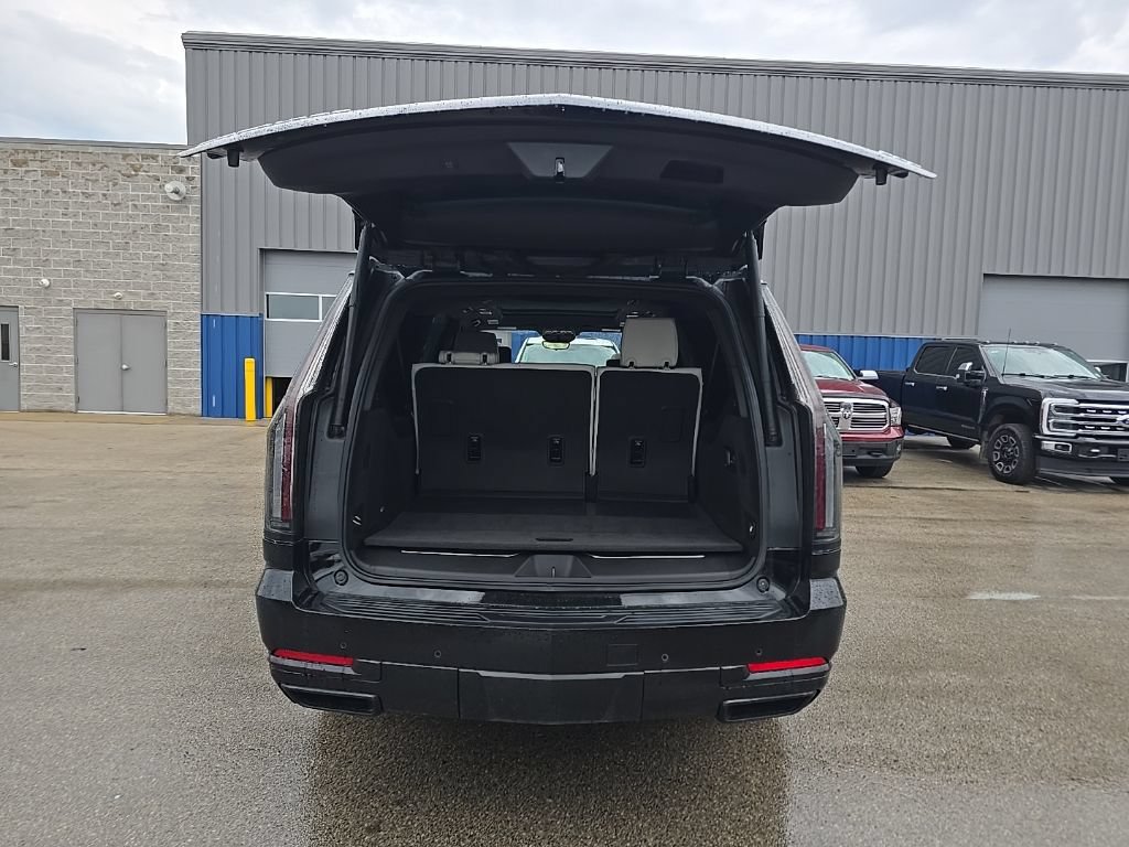 Used 2026 Cadillac Escalade ESV Platinum Sport w/ LPO, Floor Liner Package AWD/4WD image 6