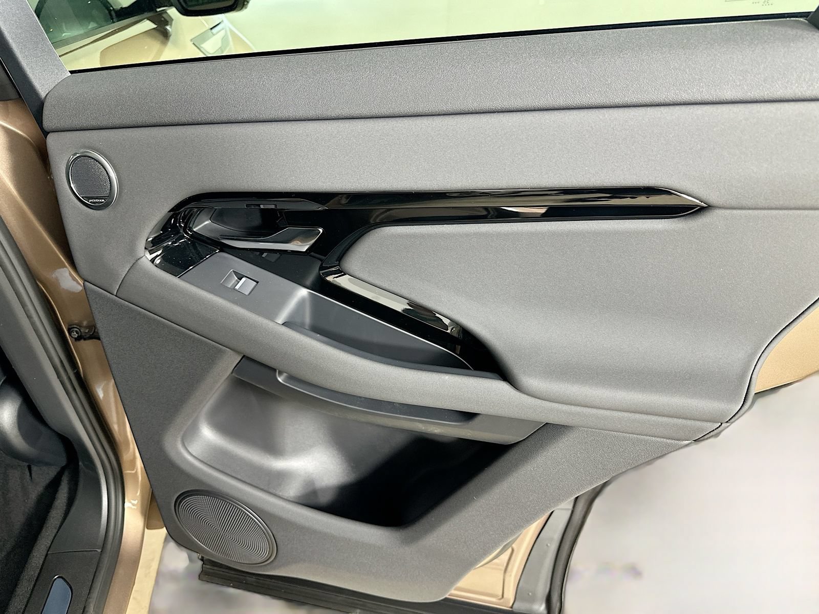 New 2026 Land Rover Range Rover Evoque Hoxton AWD/4WD image 41