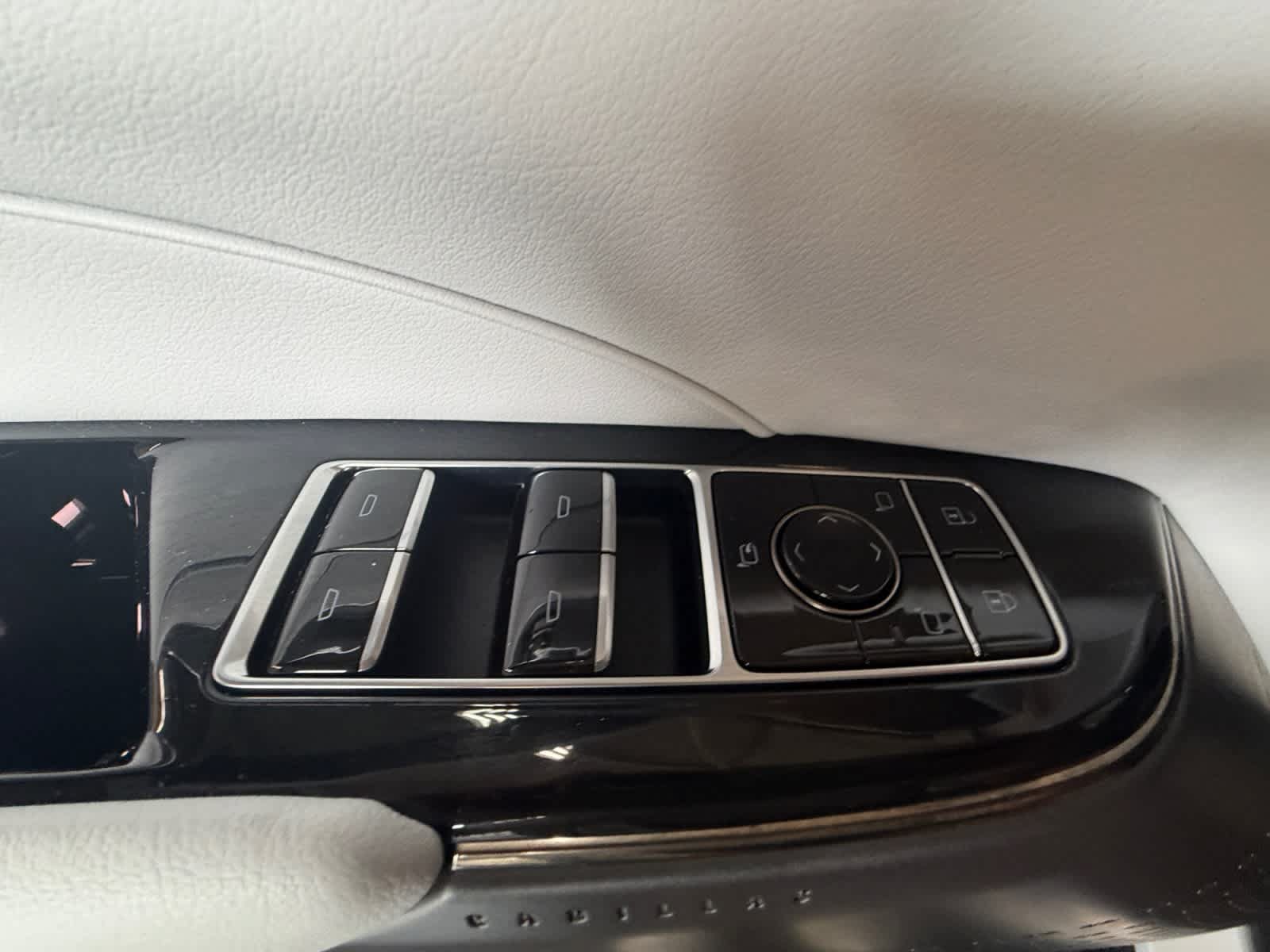 Used 2024 Cadillac Lyriq Luxury w/ LPO, Floor Liner Package AWD/4WD image 27