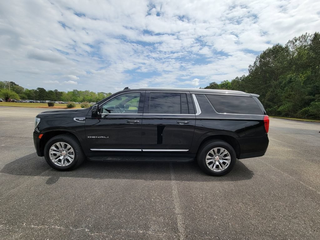 Used 2024 GMC Yukon XL Denali AWD/4WD image 3