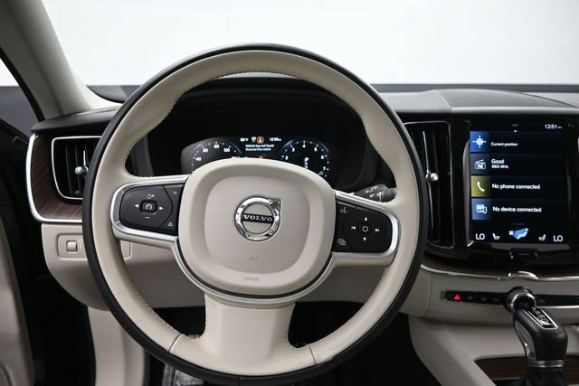 Used 2021 Volvo XC60 T5 Momentum w/ Premium Package AWD/4WD image 13