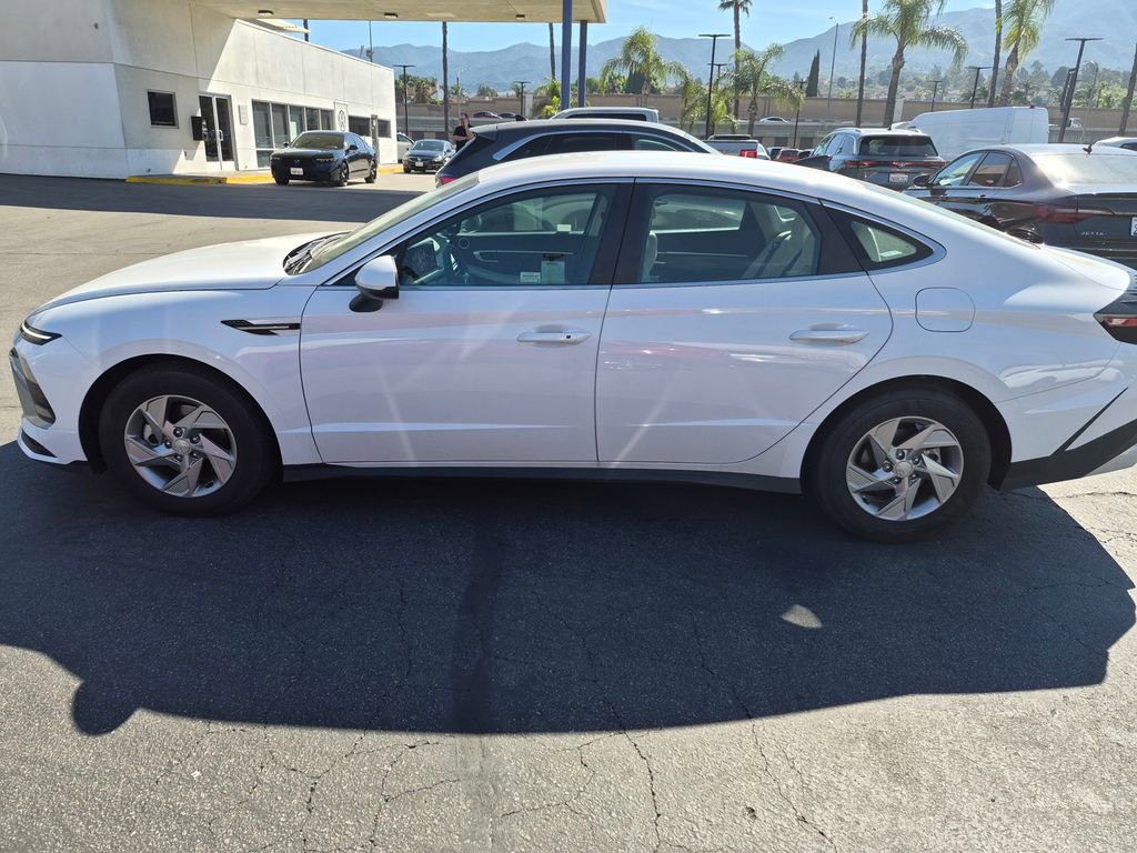 Used 2025 Hyundai Sonata SE image 4