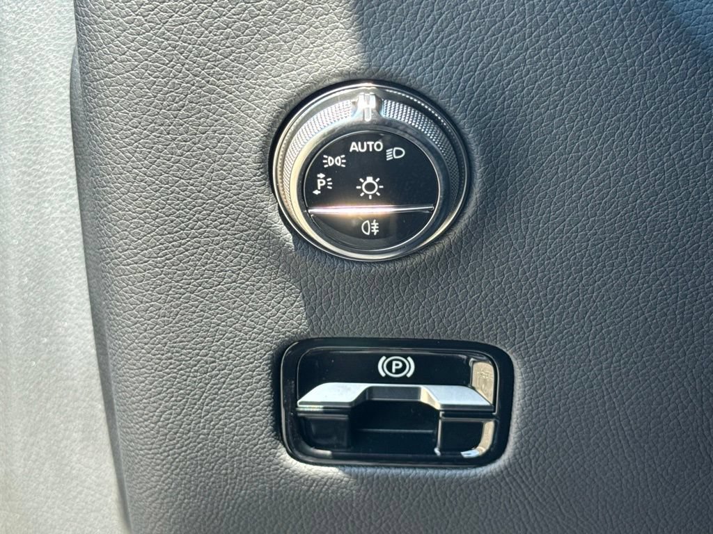 Certified 2025 Mercedes-Benz GLC 350e 4MATIC image 23