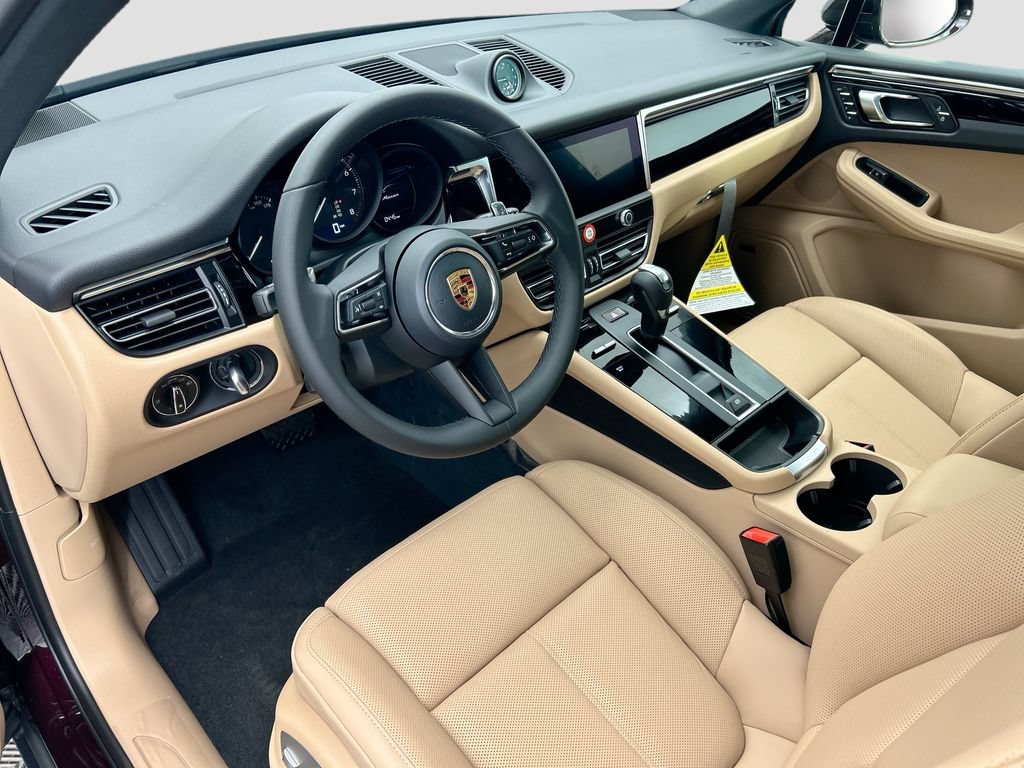 Used 2026 Porsche Macan AWD/4WD image 4