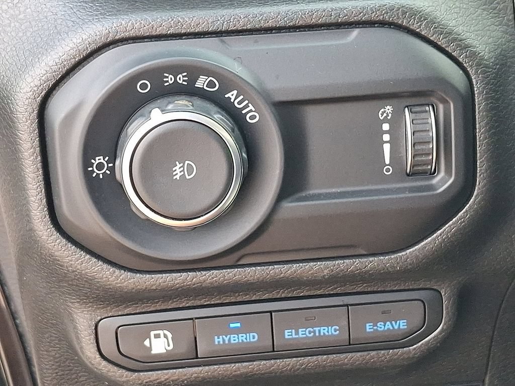 Used 2023 Jeep Wrangler Unlimited Sahara w/ Cold Weather Group AWD/4WD image 25