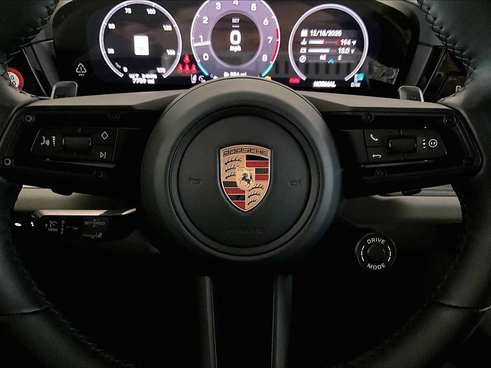 Used 2025 Porsche Cayenne image 18