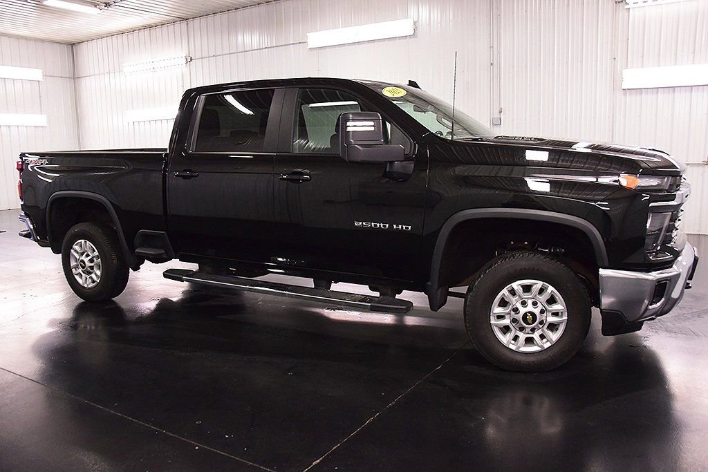 Used 2025 Chevrolet Silverado 2500 LT w/ Convenience Package image 8