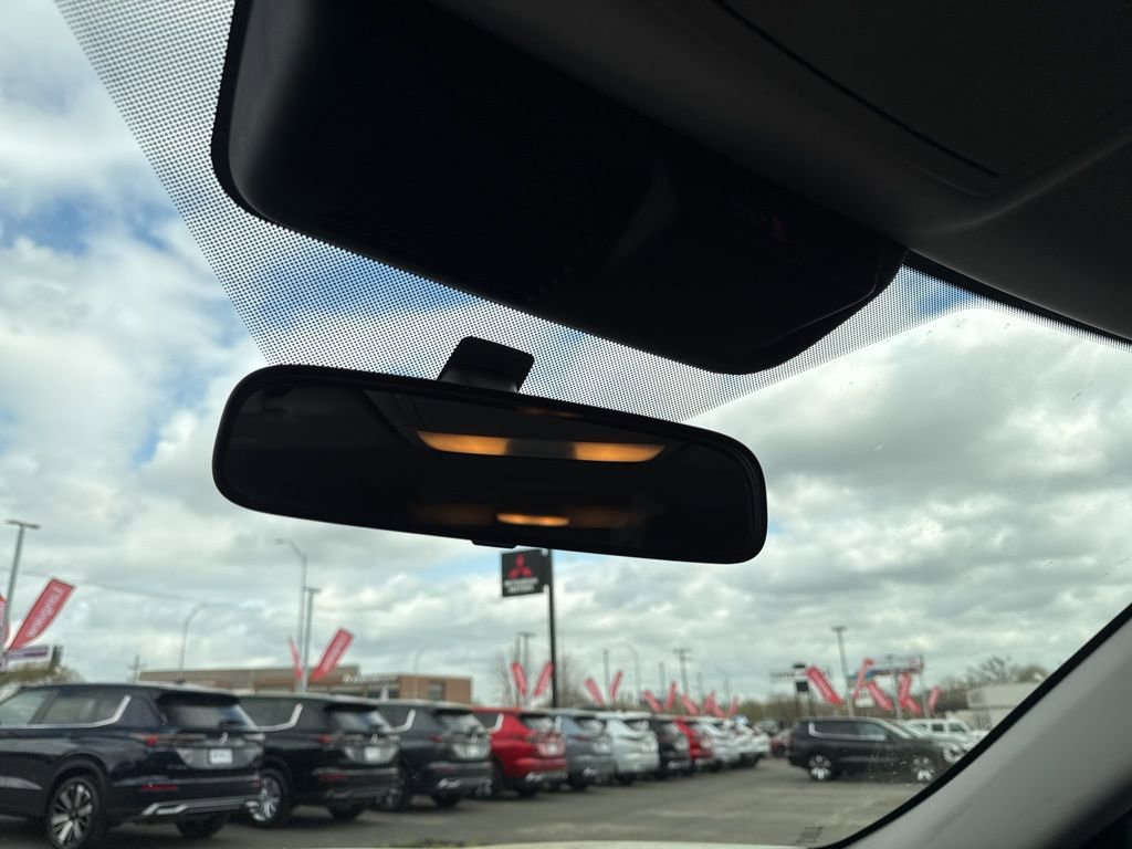 Used 2024 Mitsubishi Outlander ES image 29