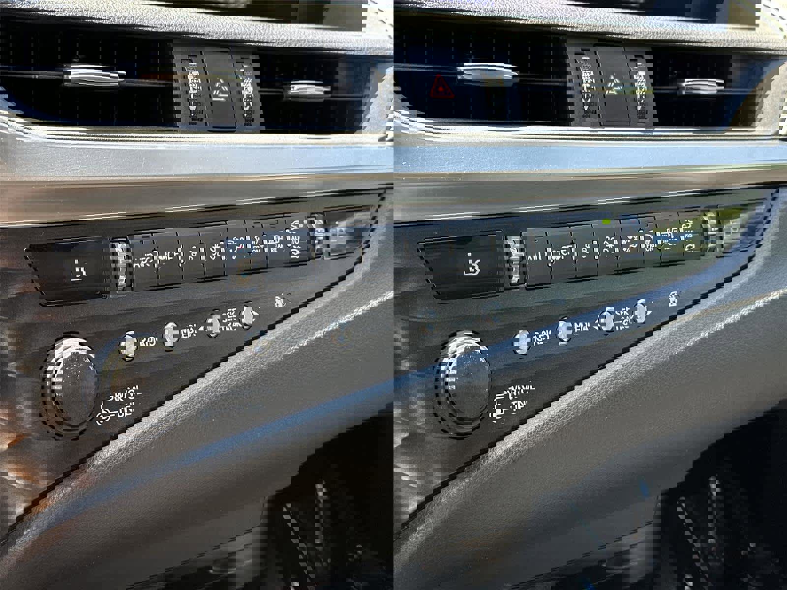 Used 2020 Lexus ES 300h w/ Accessory Package 2 image 26