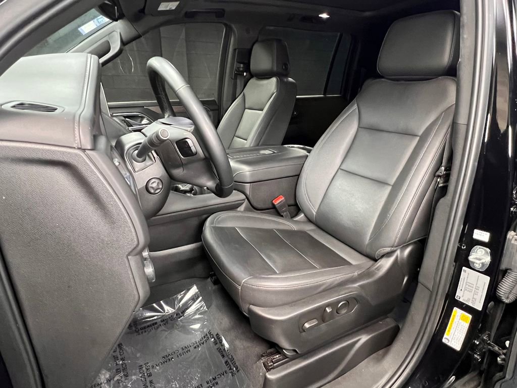 Used 2023 Chevrolet Suburban Z71 w/ Luxury Package AWD/4WD image 4
