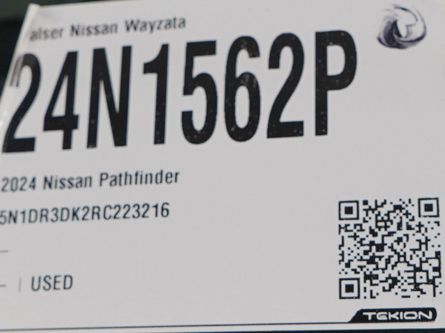 Used 2024 Nissan Pathfinder Platinum image 37