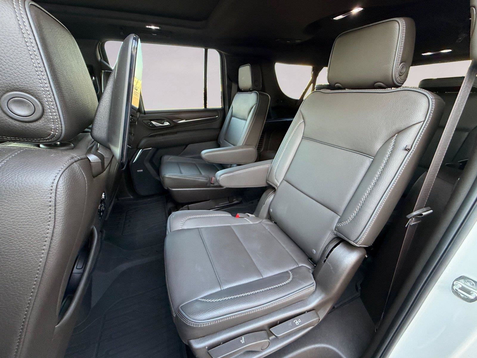 Used 2024 GMC Yukon XL Denali w/ Denali Reserve Package AWD/4WD image 13