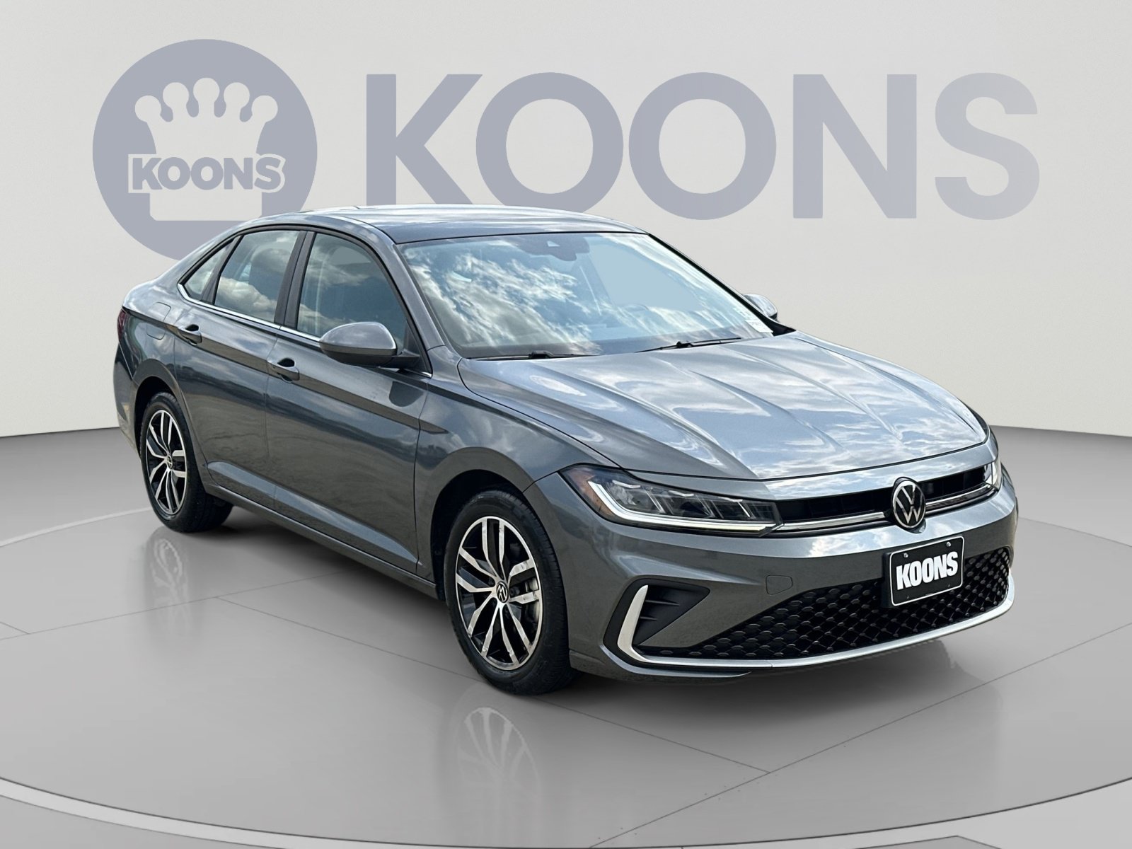 Used 2025 Volkswagen Jetta SE FWD image 2