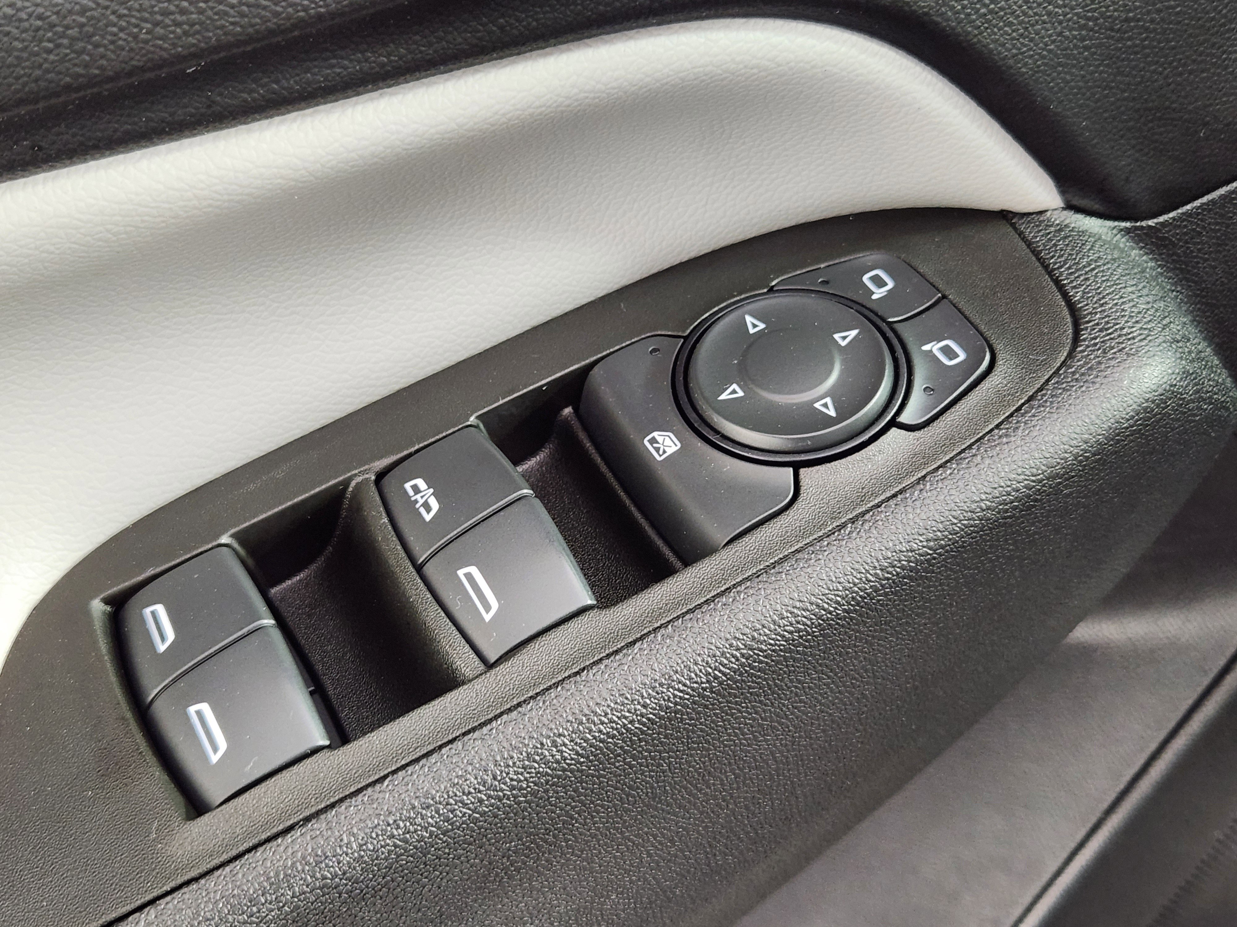 Used 2023 Chevrolet Equinox LS AWD/4WD image 17