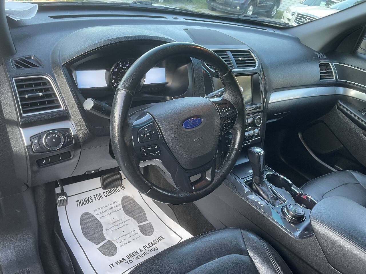 Used 2017 Ford Explorer XLT w/ Equipment Group 202A AWD/4WD image 13