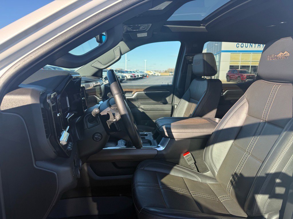 Used 2025 Chevrolet Silverado 1500 High Country w/ Technology Package image 11