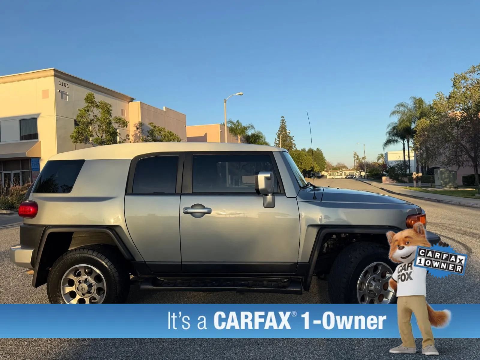 Used 2012 Toyota FJ Cruiser 4WD w/ Convenience Pkg image 2