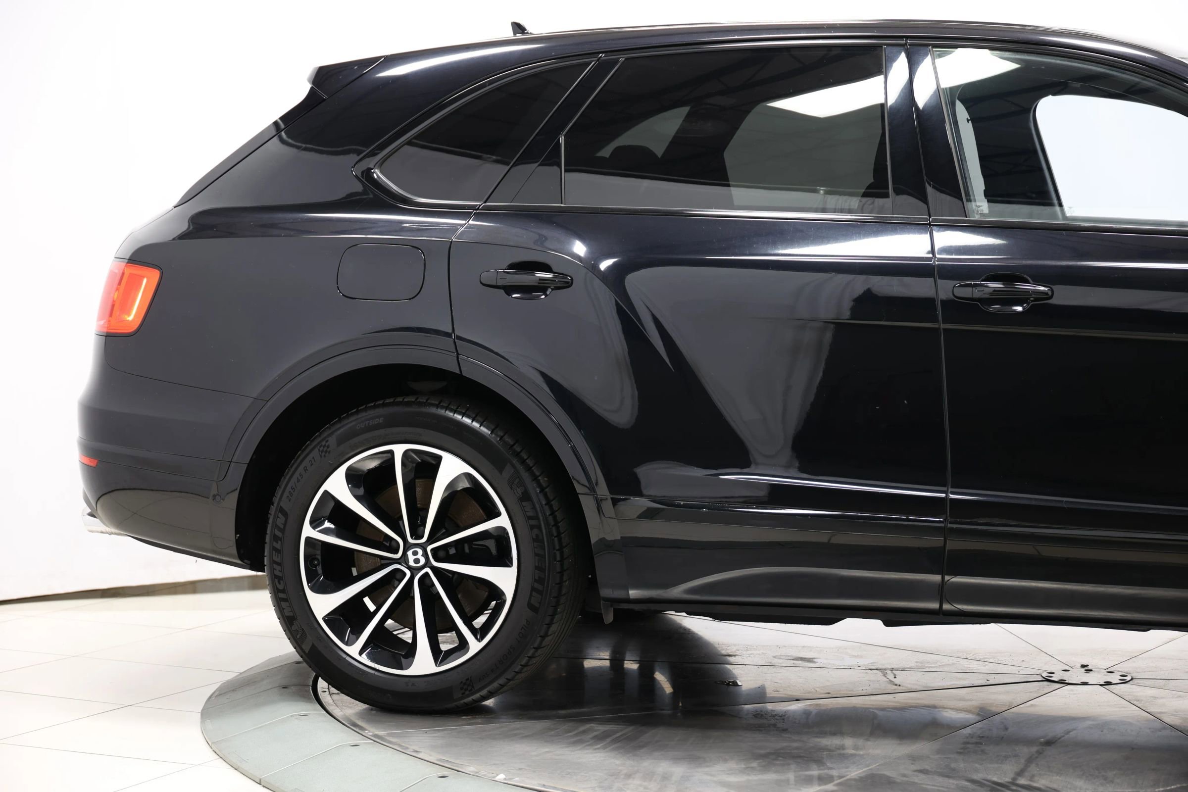 Used 2019 Bentley Bentayga AWD/4WD image 70