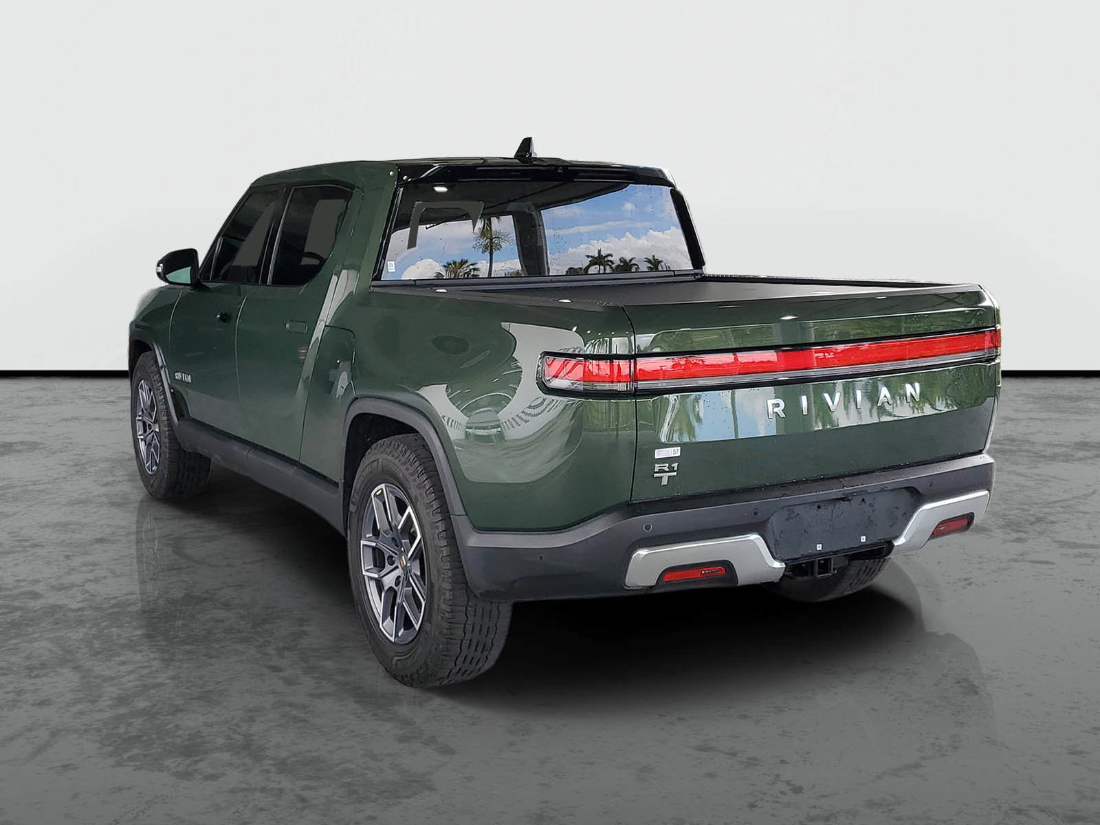 Used 2023 Rivian R1T Adventure image 3