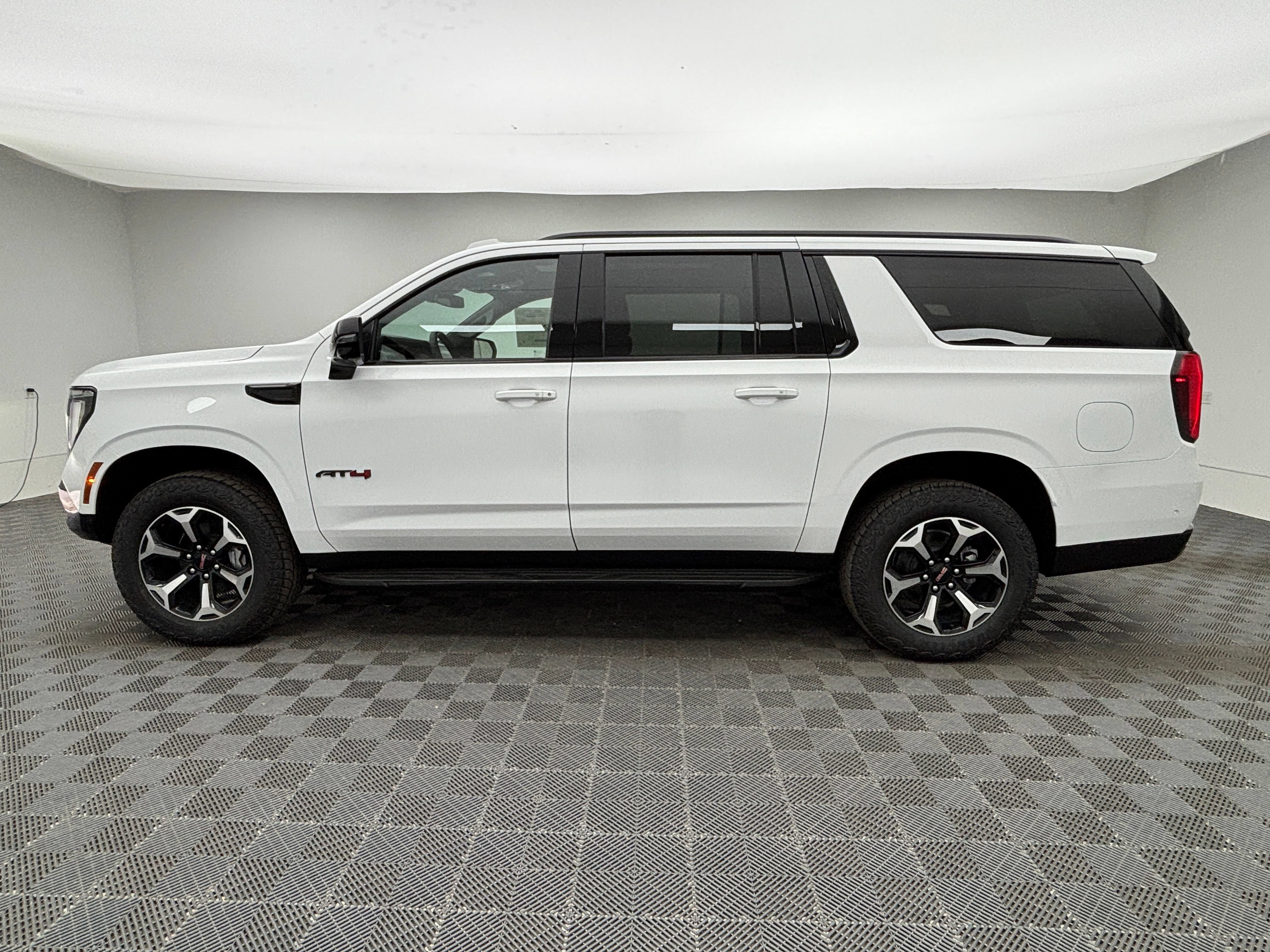 New 2026 GMC Yukon XL AT4 w/ AT4 Preferred Package AWD/4WD image 16