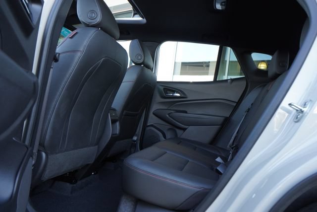 Used 2026 Chevrolet Trax RS w/ Sunroof Package FWD image 27