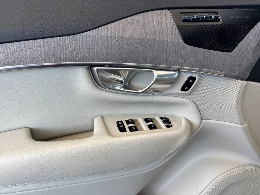 Certified 2023 Volvo XC90 T8 Plus AWD/4WD image 10