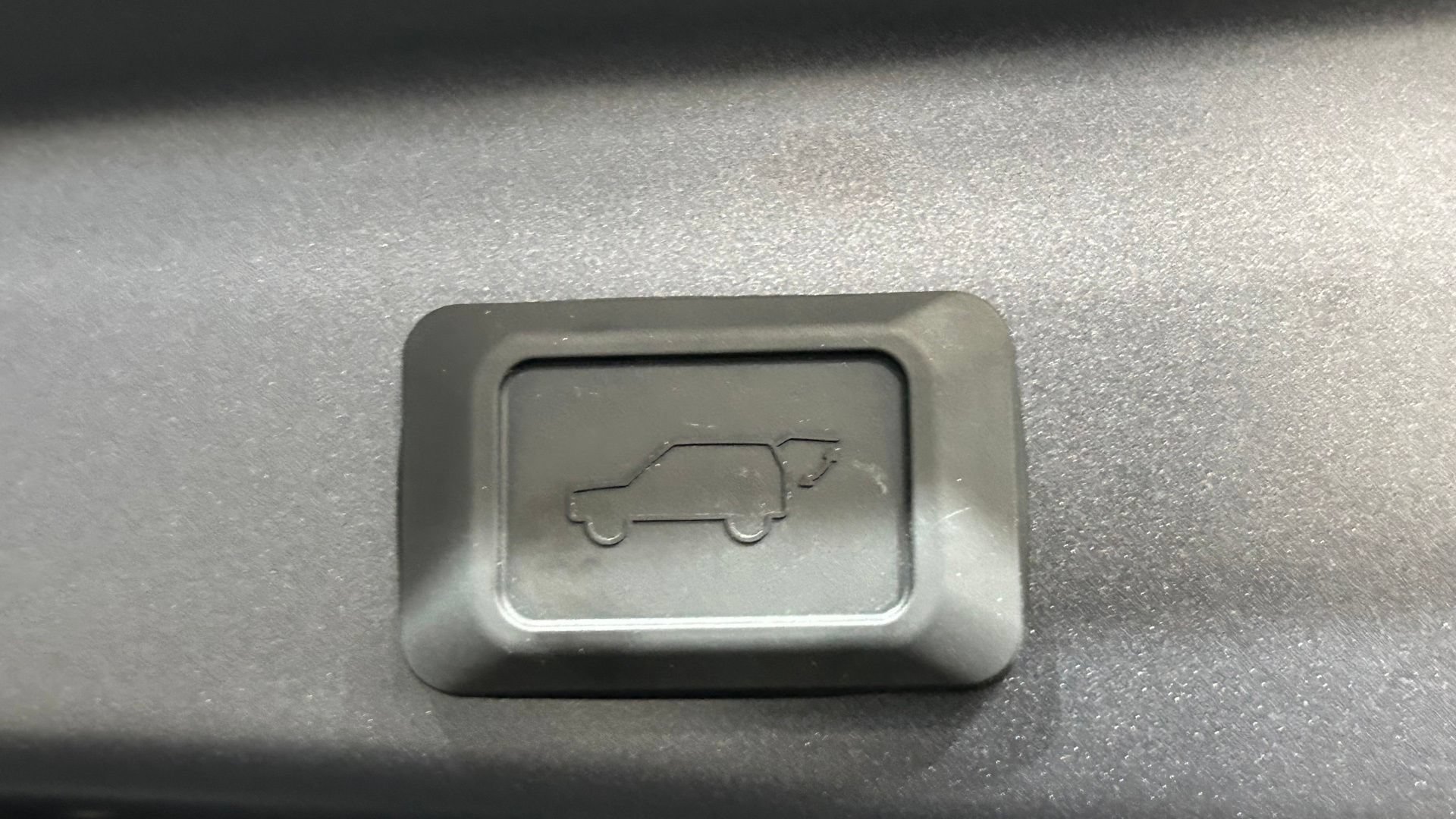 Used 2025 Toyota RAV4 Limited FWD image 30