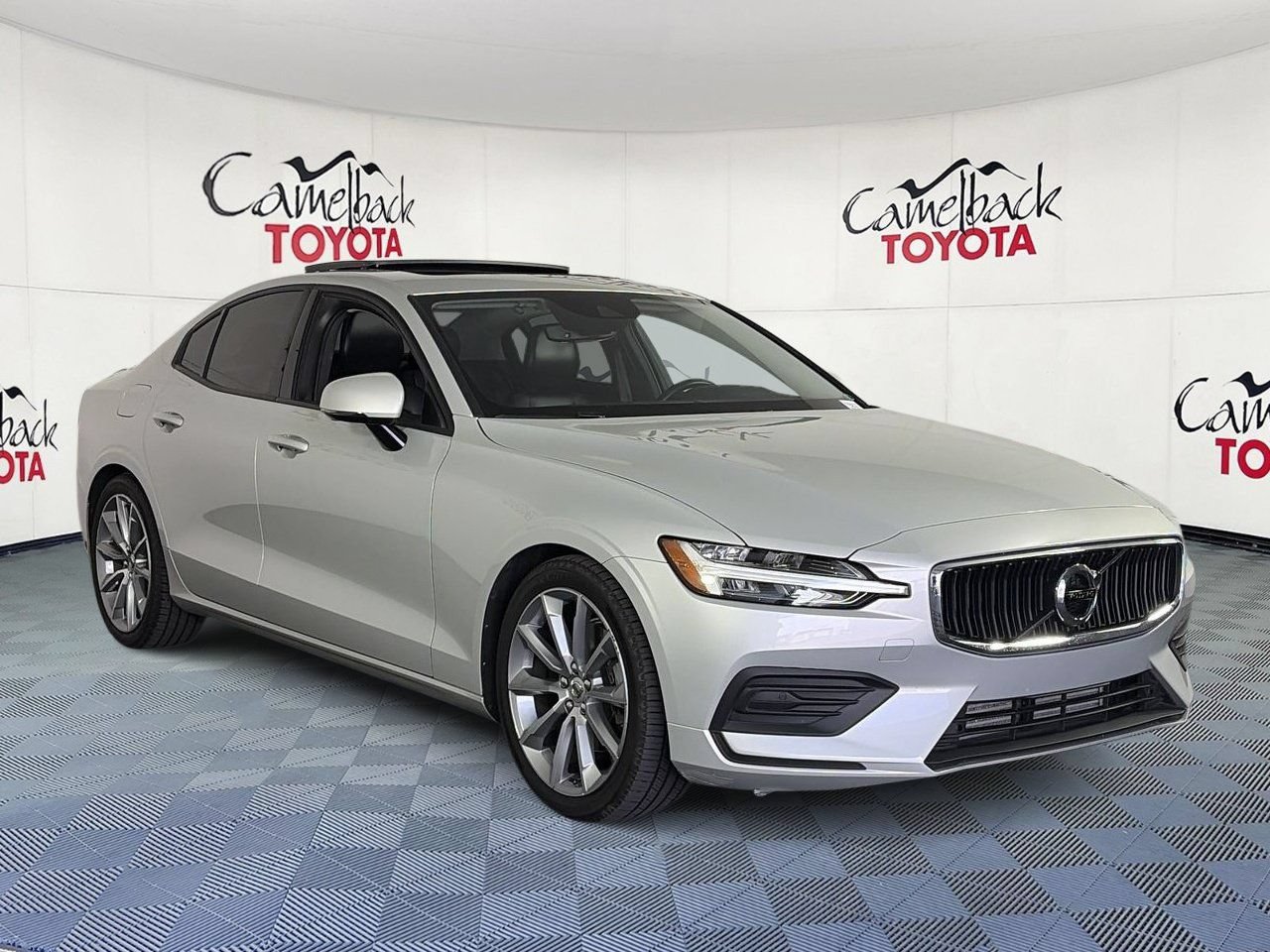Used 2019 Volvo S60 T5 Momentum FWD image 3