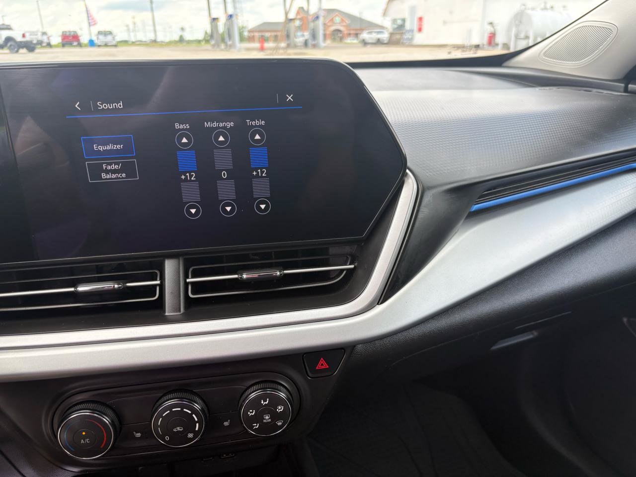 Used 2025 Chevrolet Trax LS w/ LS Convenience Package FWD image 24