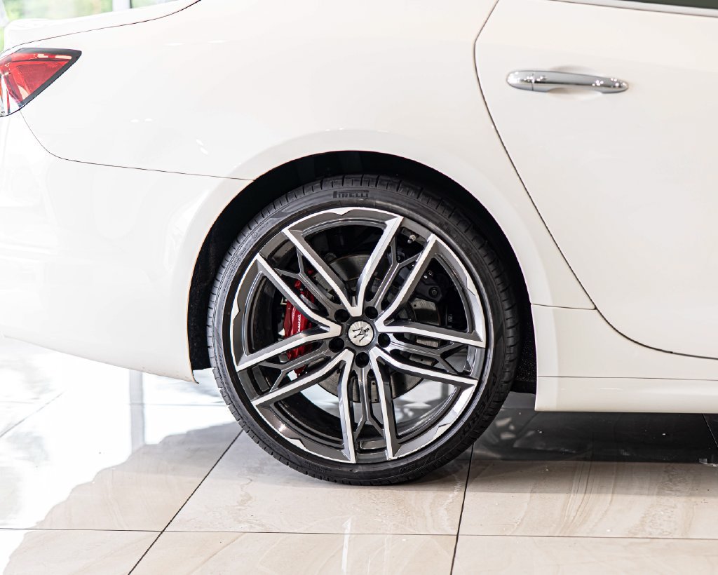 Used 2023 Maserati Quattroporte Modena Q4 AWD/4WD image 11