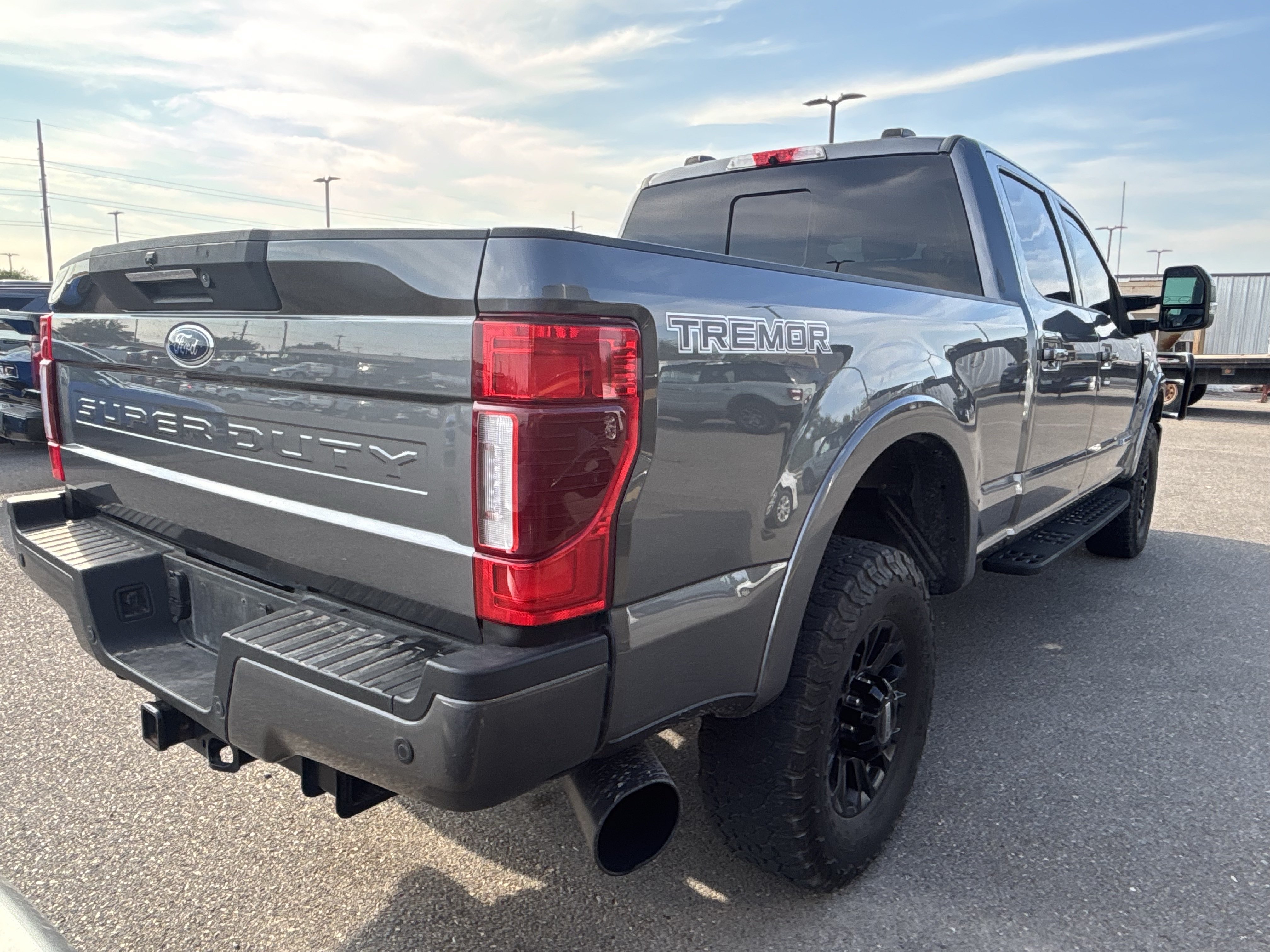 Used 2022 Ford F250 Lariat w/ Tremor Off-Road Package AWD/4WD image 4